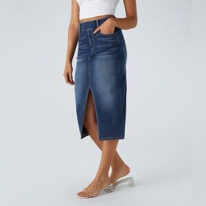 BNWT Halara Flex High Waisted Pockets
Bodycon Denim Casual Midi Front Slit, Med